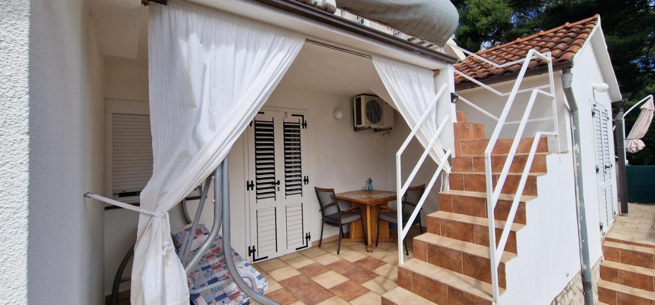 Apartmani Dutkovic Vrboska Ngoại thất bức ảnh