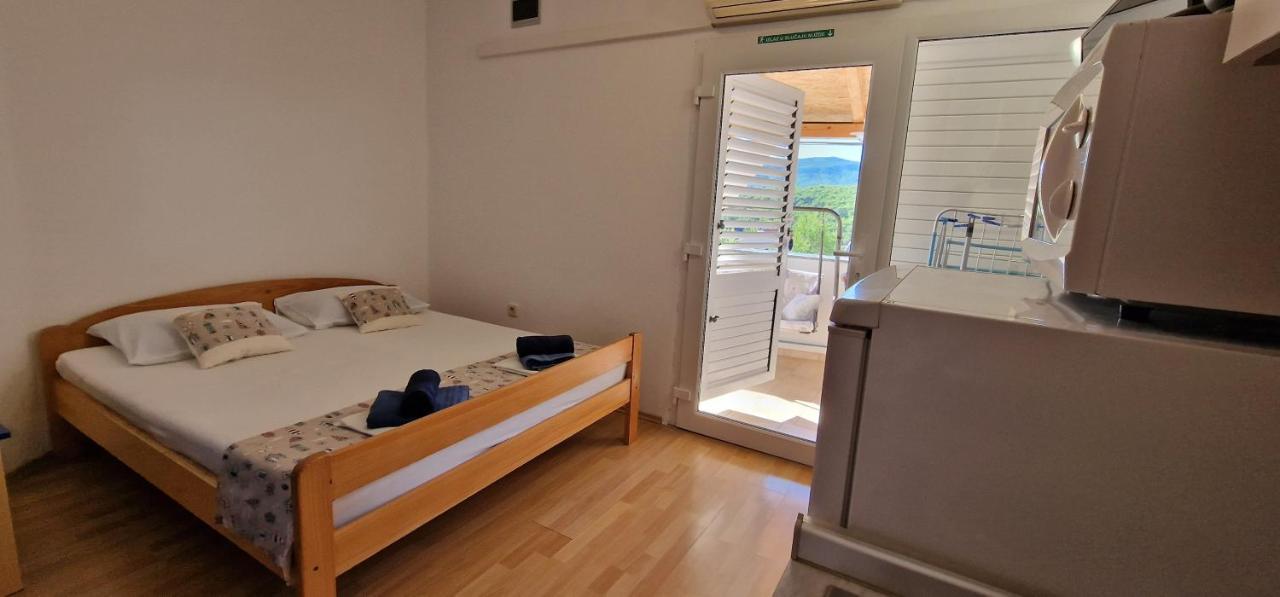 Apartmani Dutkovic Vrboska Ngoại thất bức ảnh