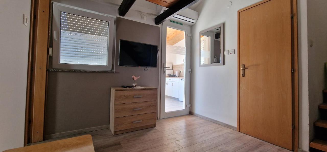 Apartmani Dutkovic Vrboska Ngoại thất bức ảnh