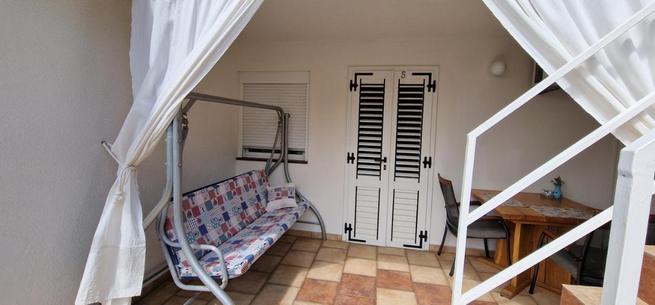 Apartmani Dutkovic Vrboska Ngoại thất bức ảnh