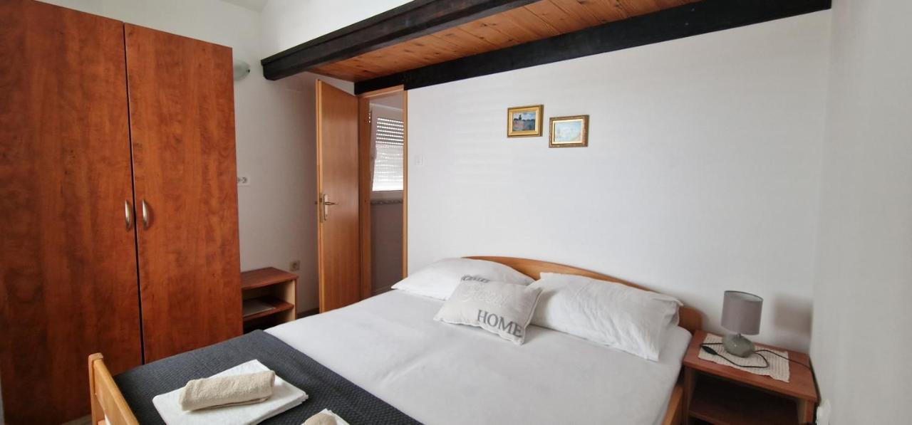 Apartmani Dutkovic Vrboska Ngoại thất bức ảnh
