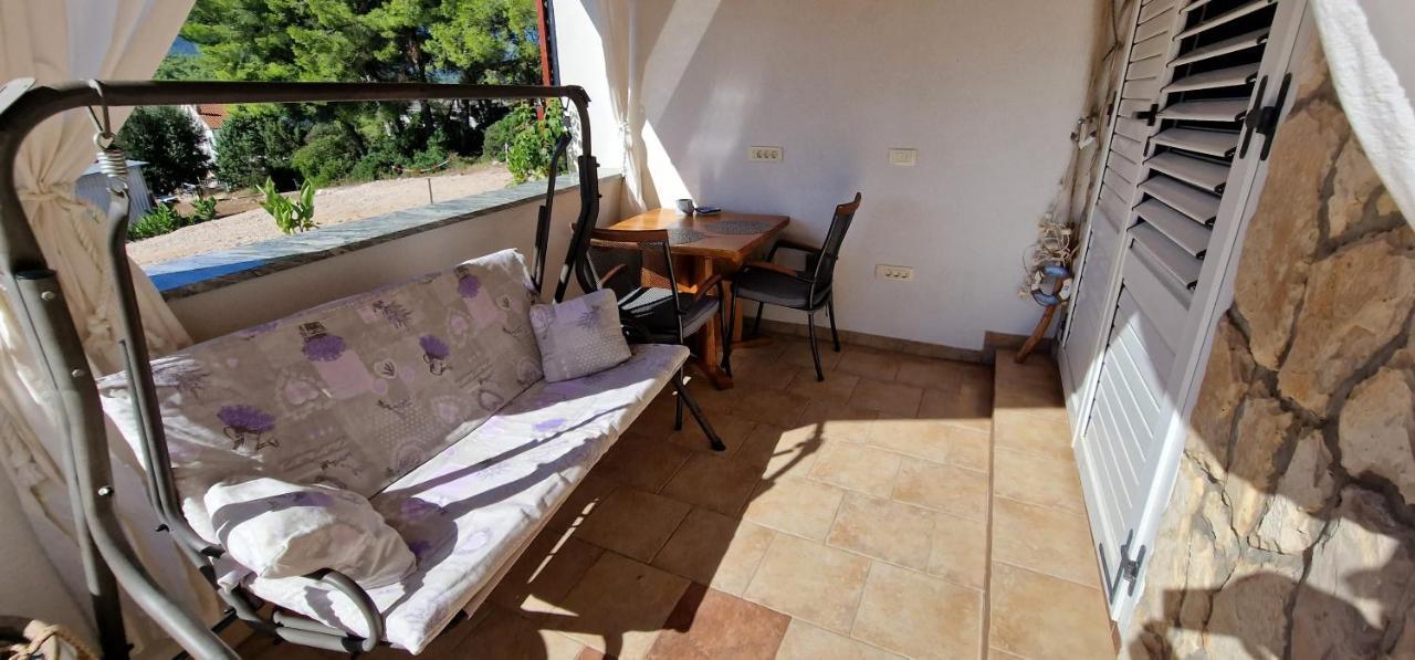 Apartmani Dutkovic Vrboska Ngoại thất bức ảnh
