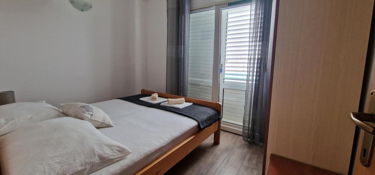 Apartmani Dutkovic Vrboska Ngoại thất bức ảnh